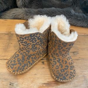 UGGS Leather and sheepskin leopard Baby boot
